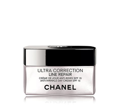 CHANEL Ultra Correction Line Repair SPF 15 .